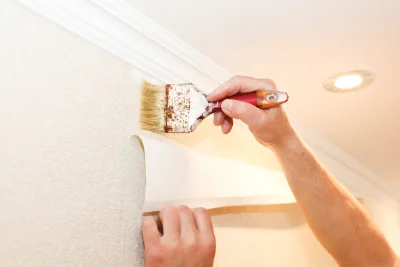 Pose de papier peint à Meys — revêtements muraux et toiles de verre